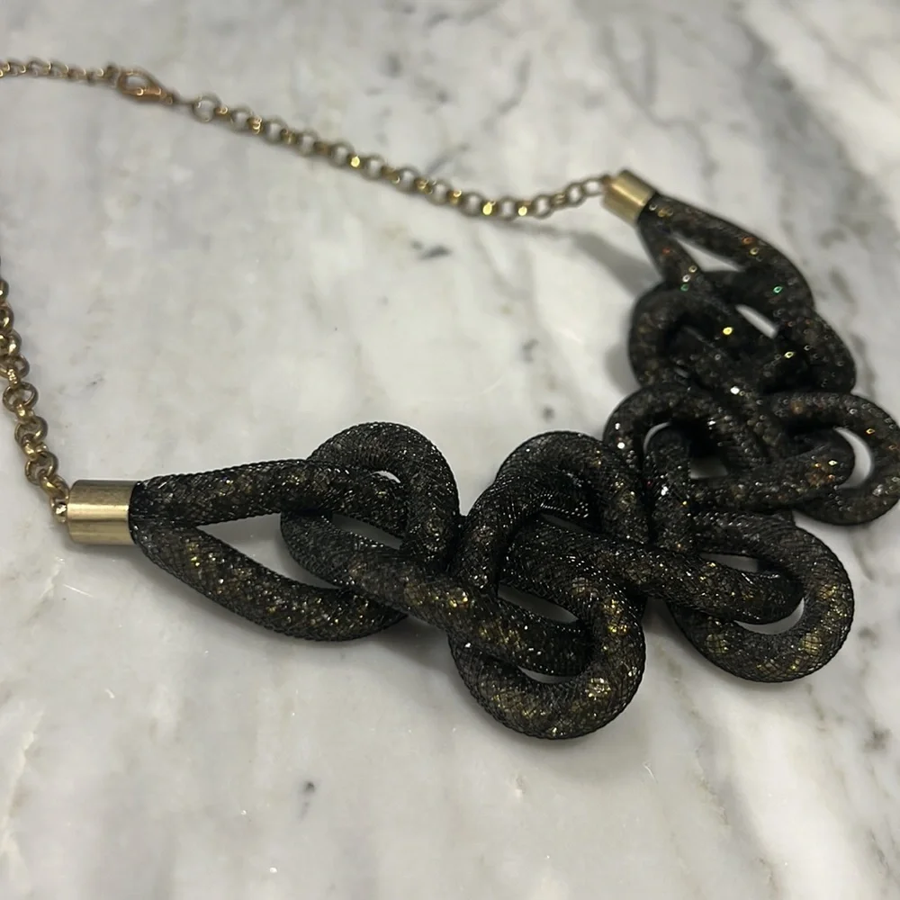🖤 Beautiful Bib Necklace - Picture 3 of 4